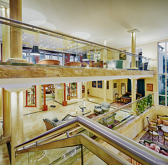 Luxuriöse Hotel Lobby im Seehotel in Kärnten