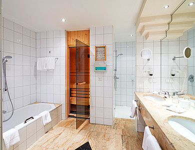 Accommodation in the 4* Amerika-Holzer Hotel Resort