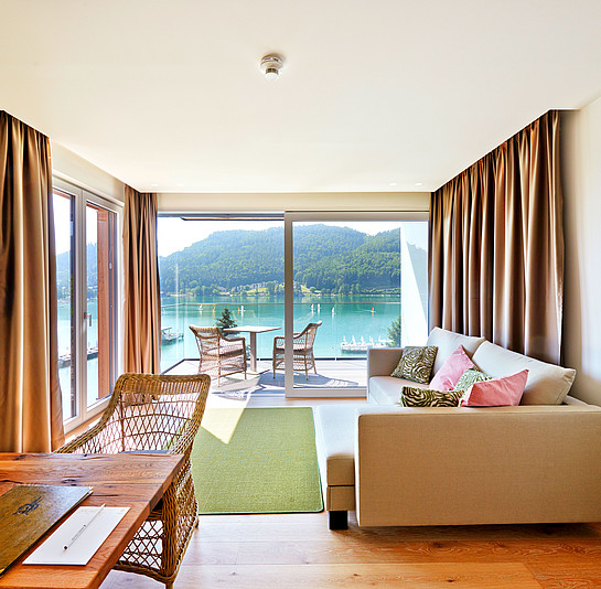 Unterkunft im 4* Resort Amerika-Holzer mit Seeblick