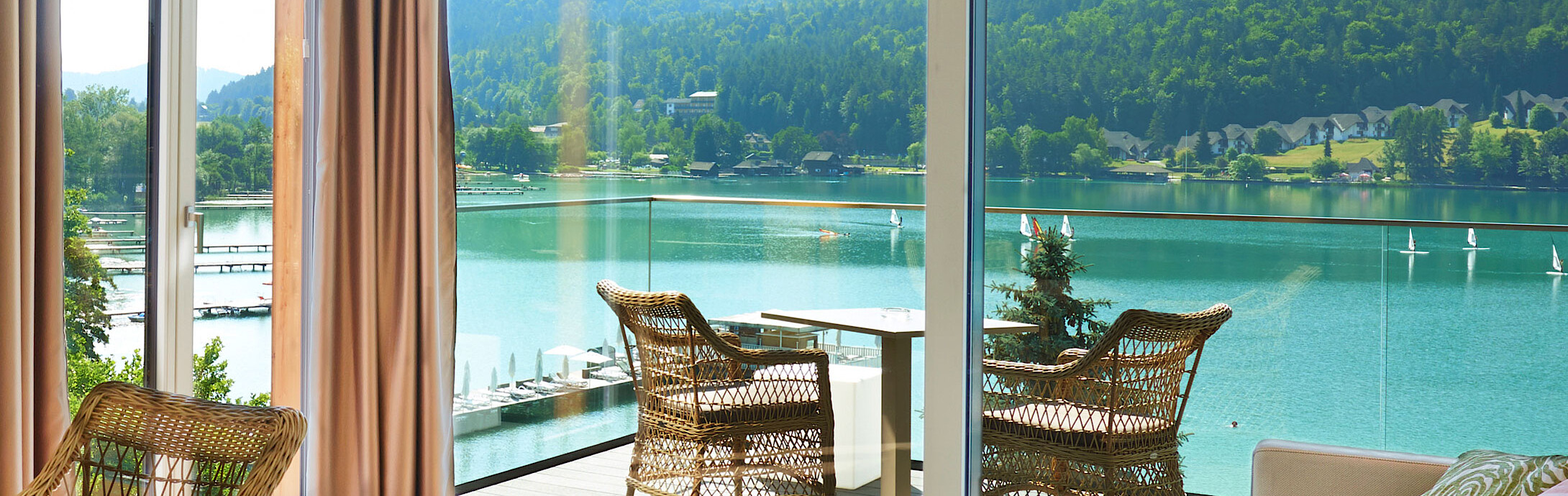 Zimmer mit Seeblick im 4* Resort Amerika-Holzer